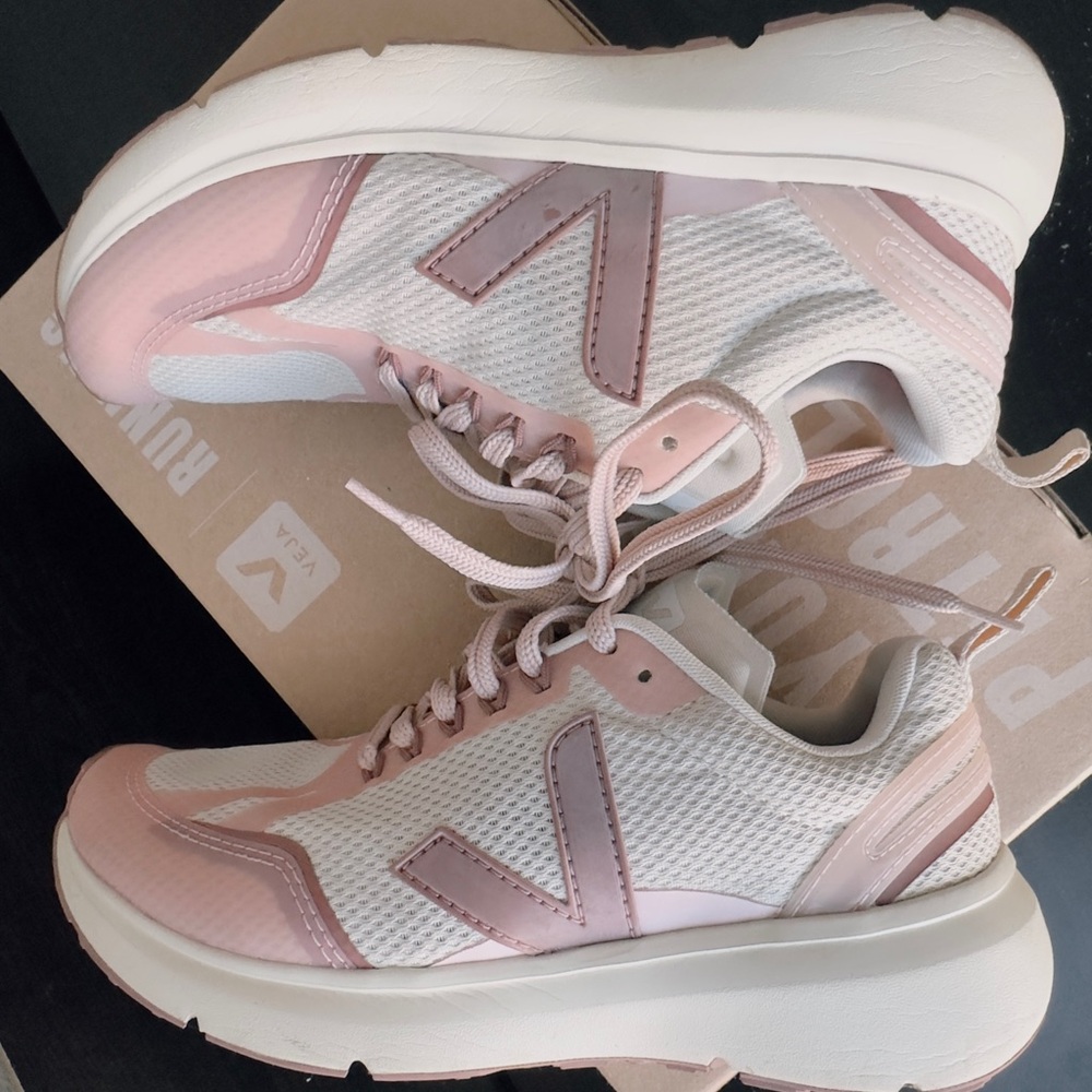 VGUC Veja Condor 2 Road-Running Shoes - Women in Natural Dried Petal